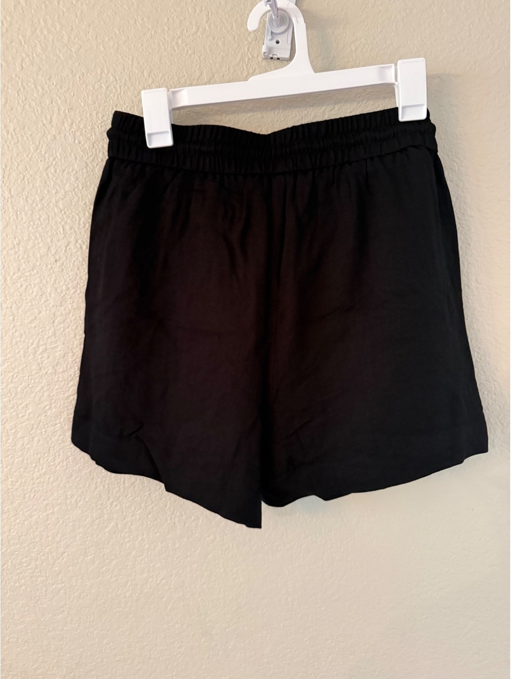 Halara Large Black Linen Feel Zippered Pocket Shorts - Picture 2 of 4